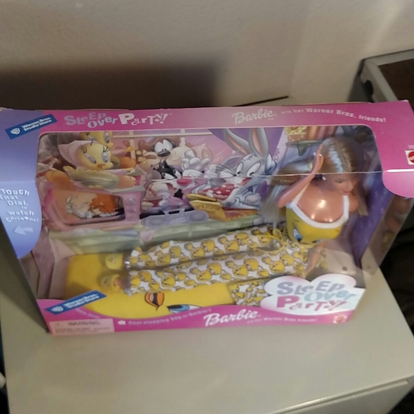 Sleep over party Barbie with Warner Bros friends - Picture 4 of 4